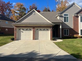 3725 Eagle Creek Dr, Shelby Township, MI 48317