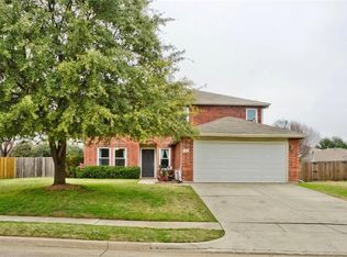 704 Raven Dr, Saginaw, TX 76131