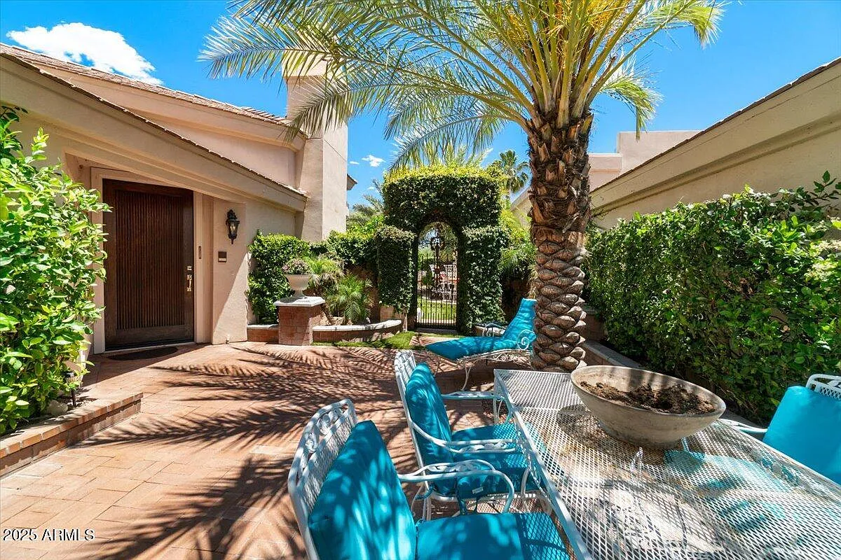 2 bed, 2.0 bath, 1813 sqft, $6,000 — Photo 4