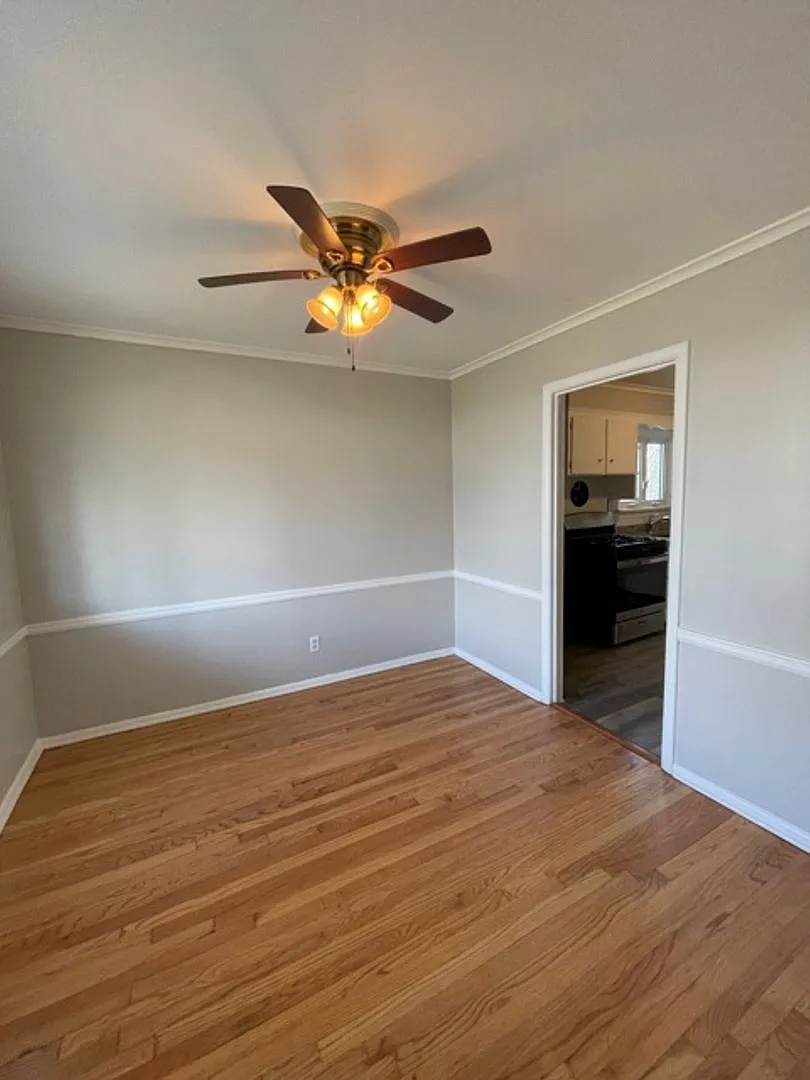 Single Family House 3 bed 1 bath House with garage! — Photo 3