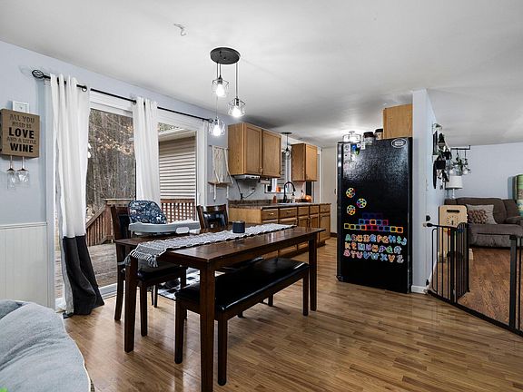 5th image of 63 Karen Ln