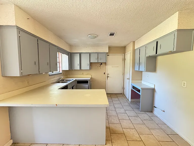 3963 Erress Blvd — Photo 3