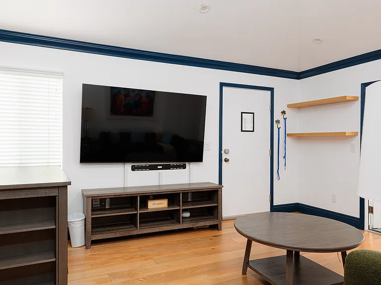 10208 S Hobart Blvd — Photo 9