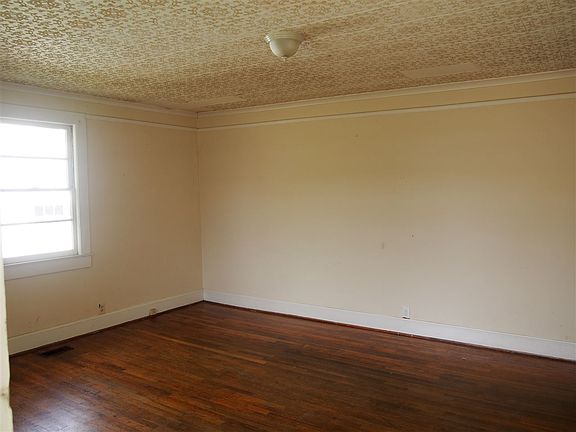 2nd image of 8110 Rollins St