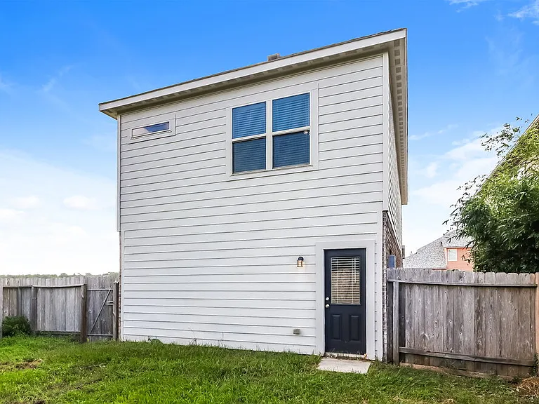 339 Sea Breeze Dr — Photo 17