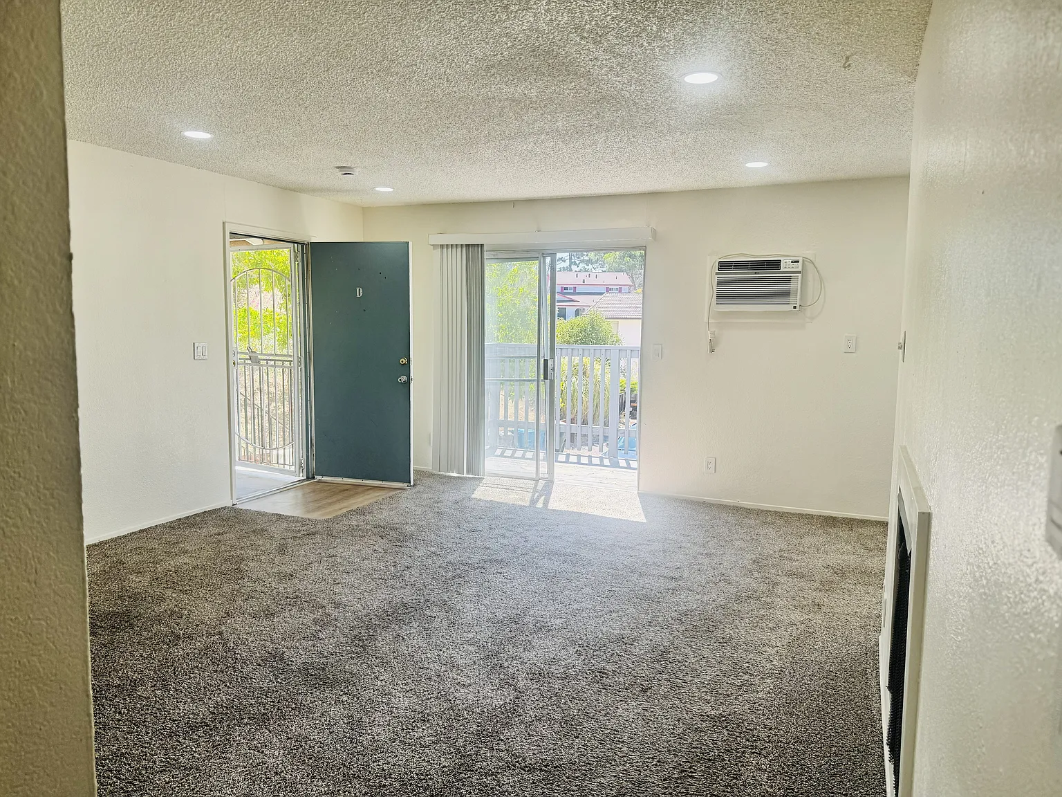 2 bed, 850 sqft, $1,800 — Photo 2