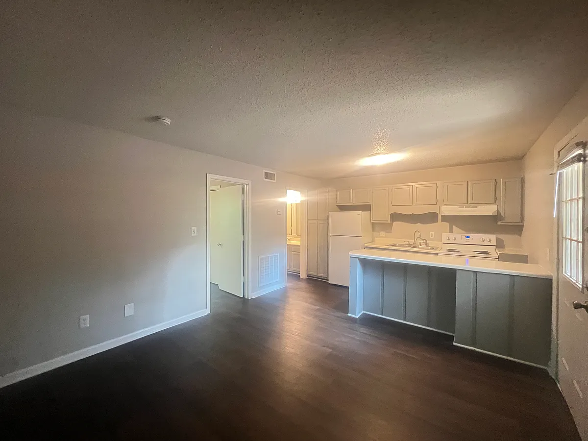 Building Photo - 1090 7th Ave NW #1