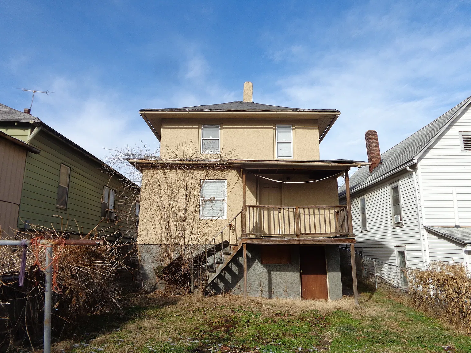 5 bed, 2.5 bath, 2120 sqft, $2,225 — Photo 2