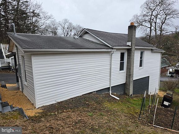 4th image of 901 Shades Ln