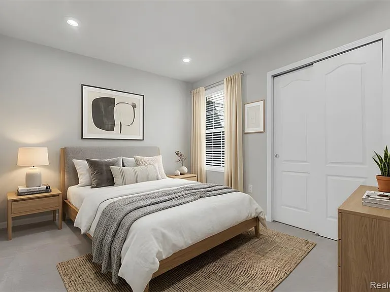 313 Strawberry Dr — Photo 20