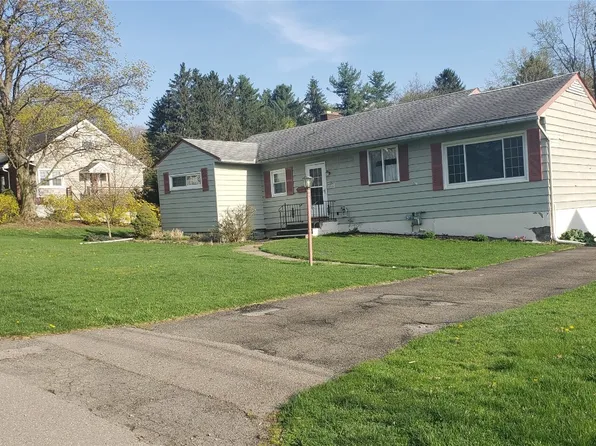 3516 Stratford Dr, Vestal, NY 13850