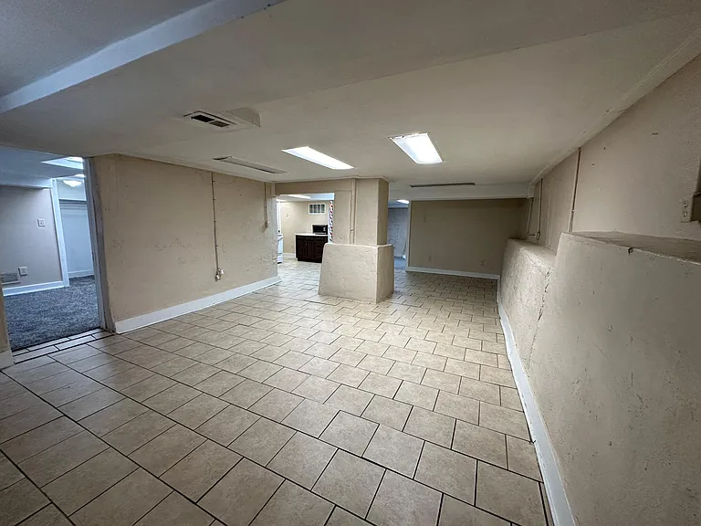 2415 Duncan St — Photo 8