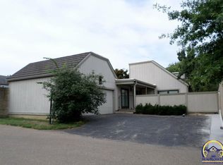 19 SW Pepper Tree Ln, Topeka, KS 66611