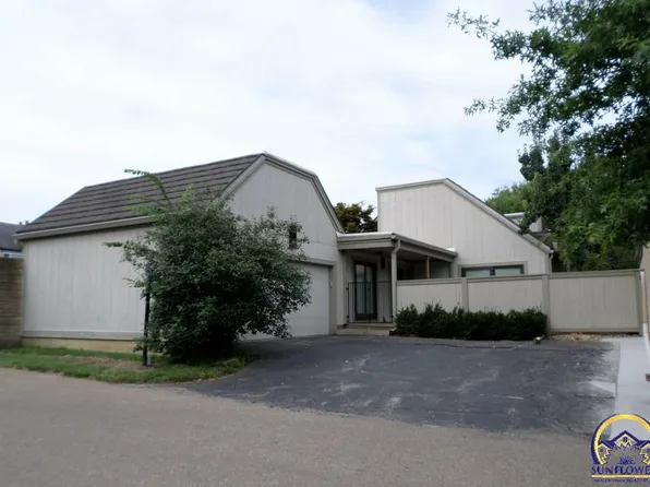 19 SW Pepper Tree Ln, Topeka, KS 66611