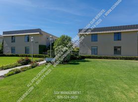 427-433 W Duarte Rd, 427 L