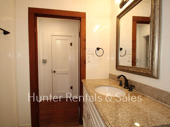 5th image of 309 W Avenue I