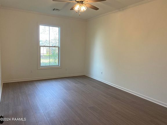 5th image of 102 Deerfield Loop