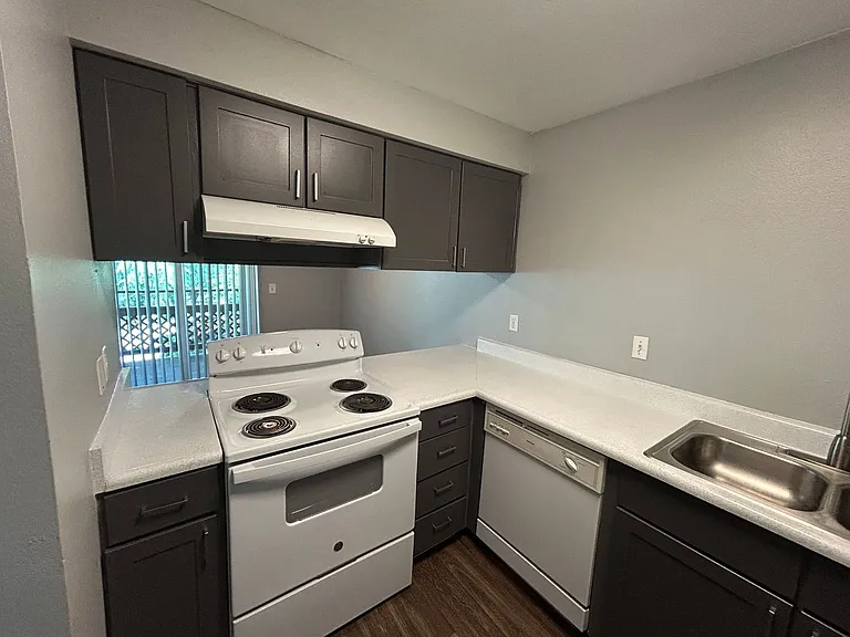 Homestead Apartments — Photo 29