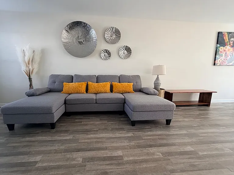 301 Long Grove Ln — Photo 3