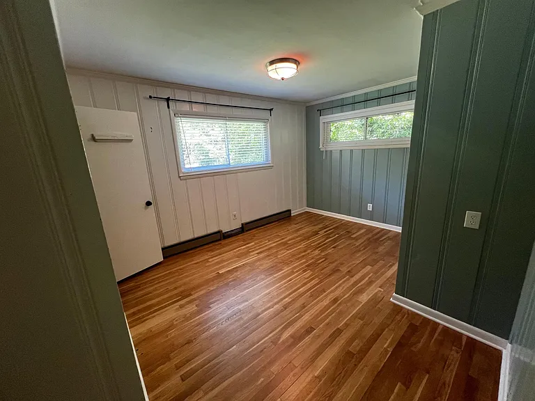826 Claremont Ct — Photo 14