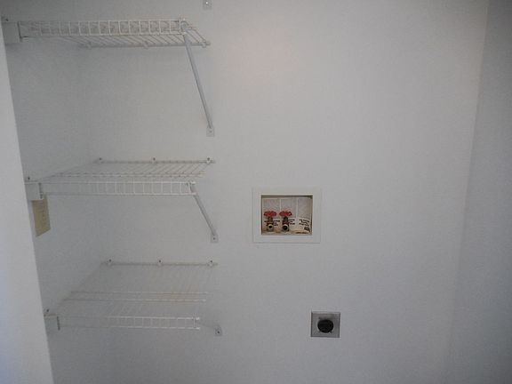 5th image of 608 Dogwood Cir #612
