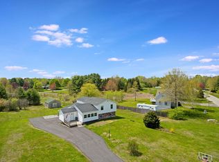 35 Longmeadow Dr, Gorham, ME 04038