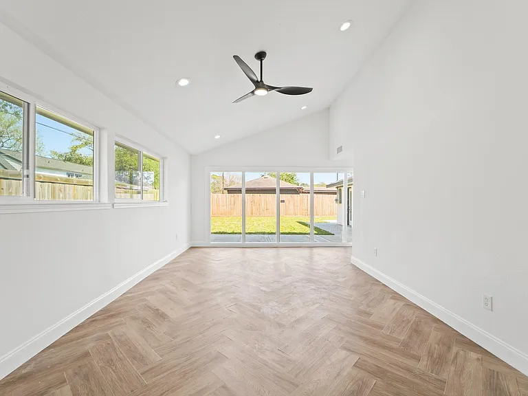 10722 Lynbrook Dr — Photo 24