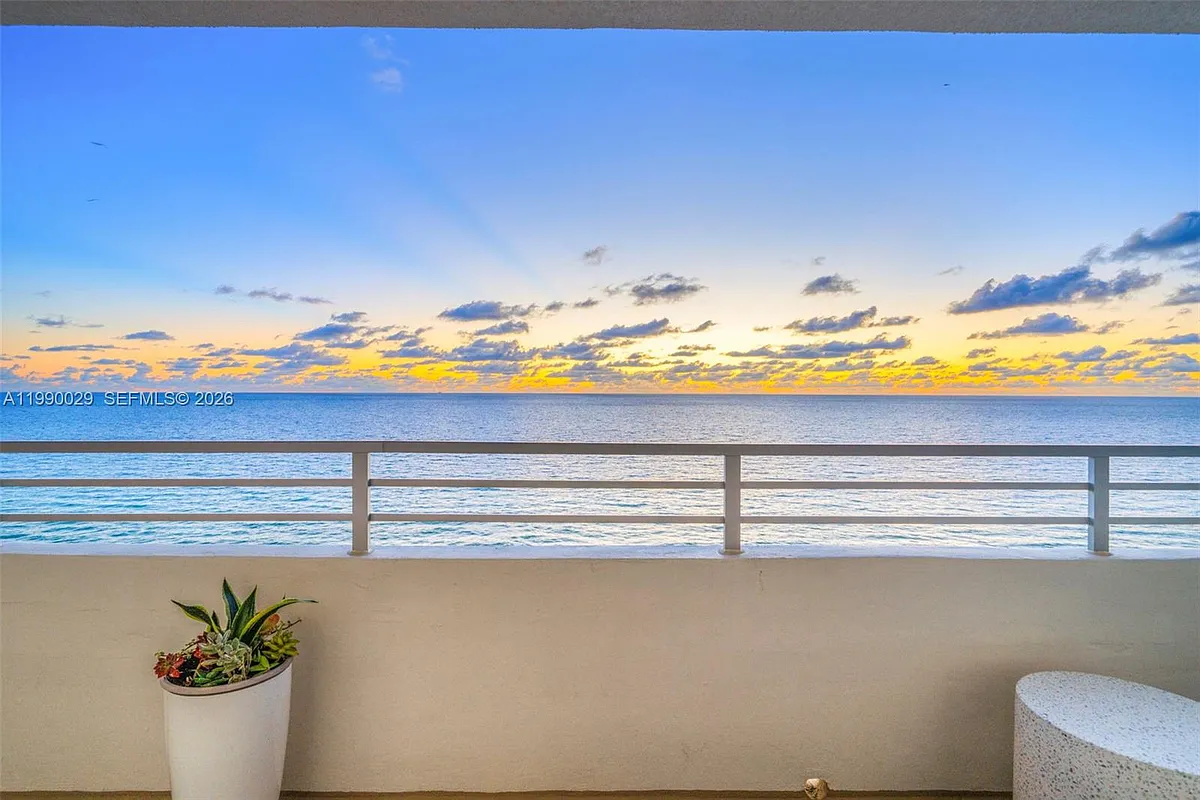 Building Photo - 5555 Collins Ave #16H