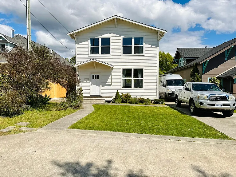 2728 Valencia St — Photo 1