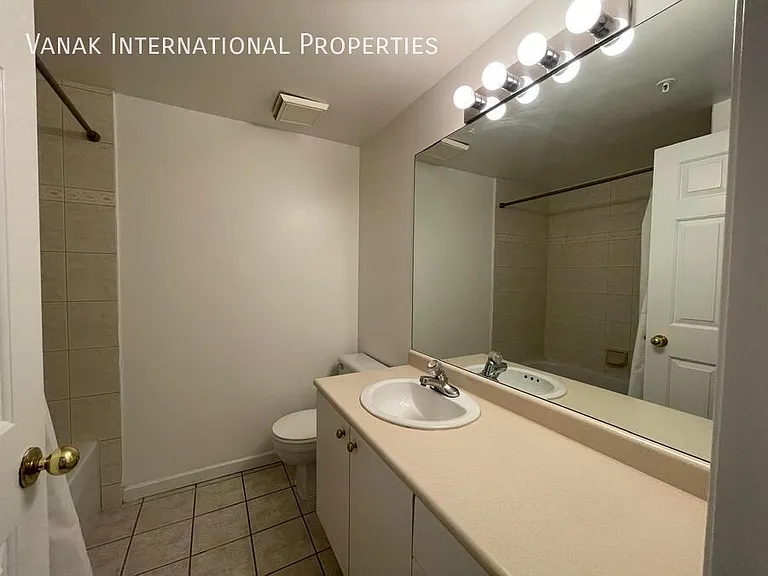 137 W 17th St #205 — Photo 13