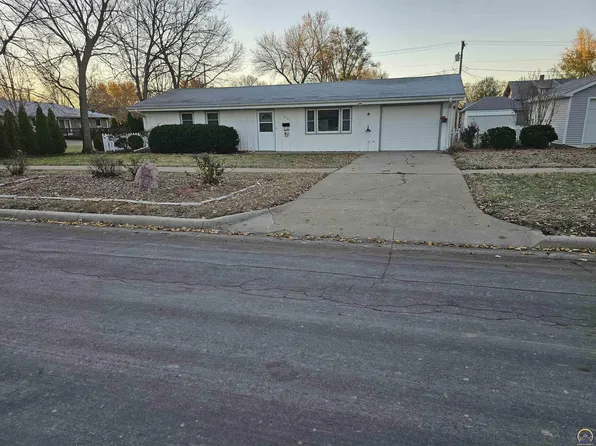 810 Walnut St, Seneca, KS 66538