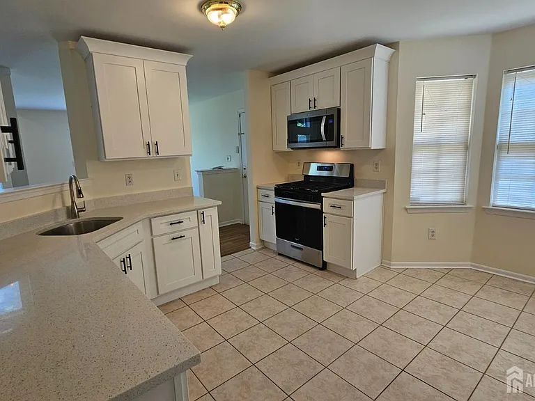 405 Cobblestone Ct — Photo 9