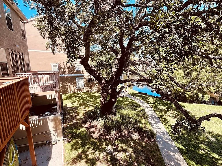 2915 Pointeview Dr — Photo 20