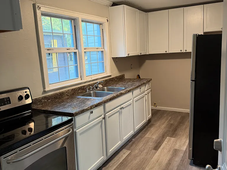 202 W Nance St — Photo 13
