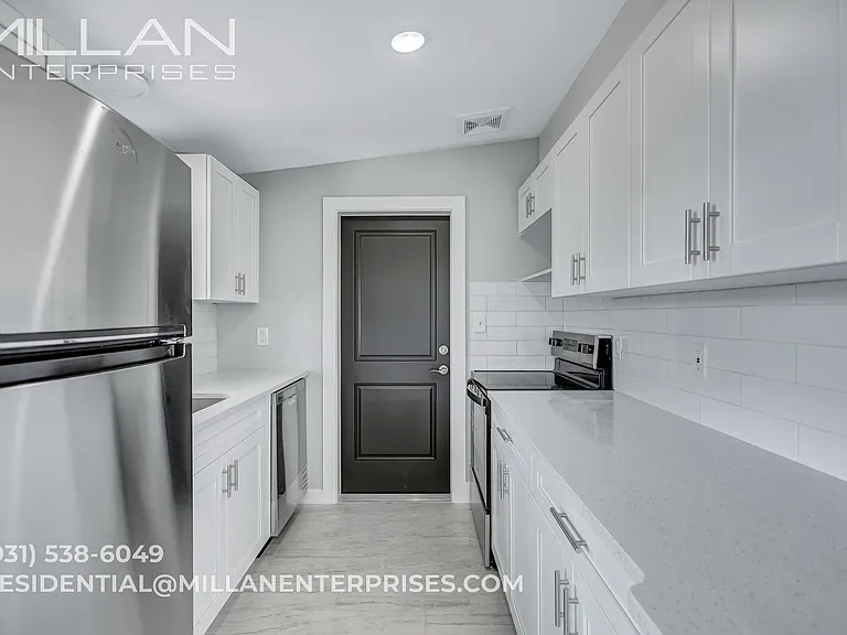 325 Capri Boulevard — Photo 32