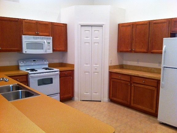 2nd image of 25 NE 7th Ter