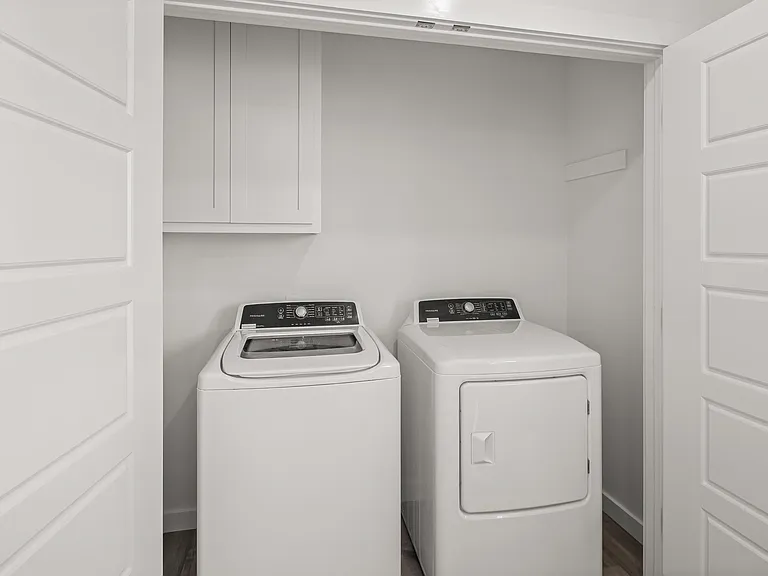 581 W Pickens Rd — Photo 18
