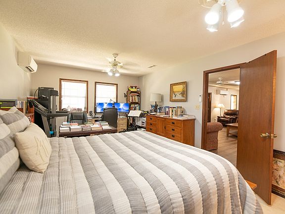 4th image of 8032 Northwood Dr