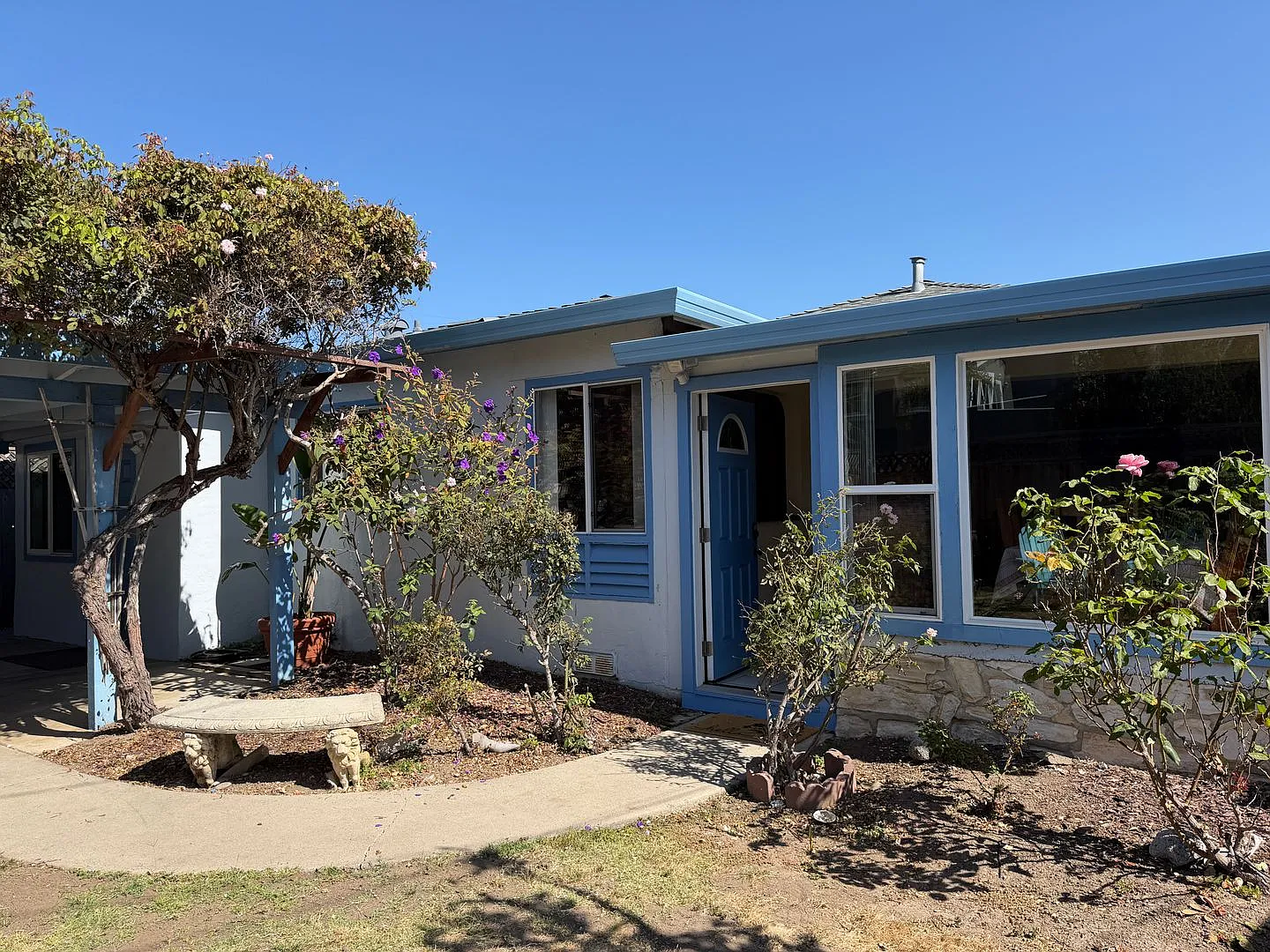 East Cliff Gem - 4-bed 3 bath with an in-house private studio — Photo 4