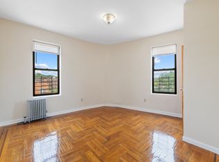 92-06 196th St #B3, Hollis, NY 11423