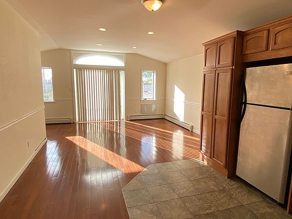 2nd image of 197 27th Ave #3F
