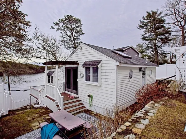 21 Hillside Rd, Plymouth, MA 02360