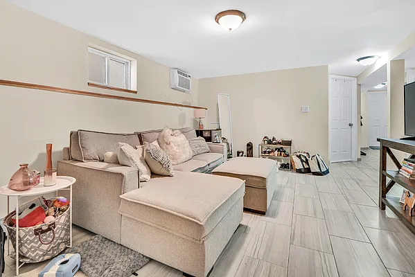 Rented by Halvatzis Realty | media 49