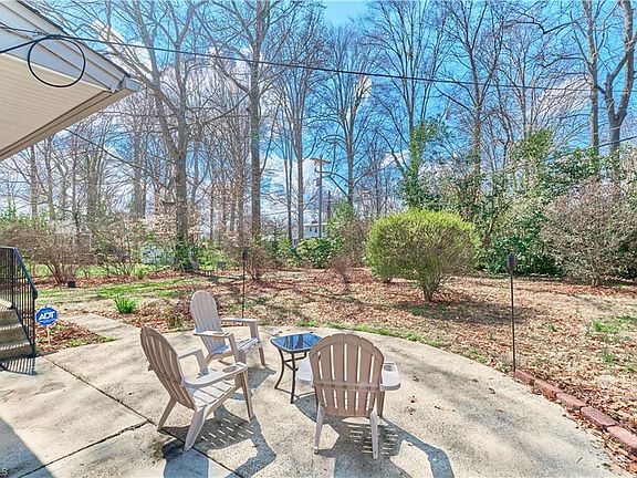 4th image of 915 Onslow Dr