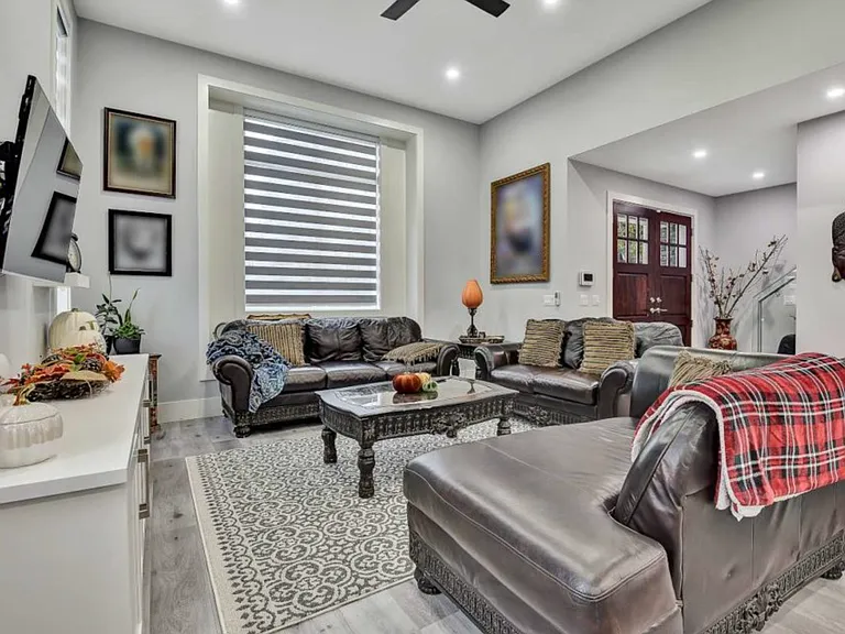 2024 Olive Way — Photo 8