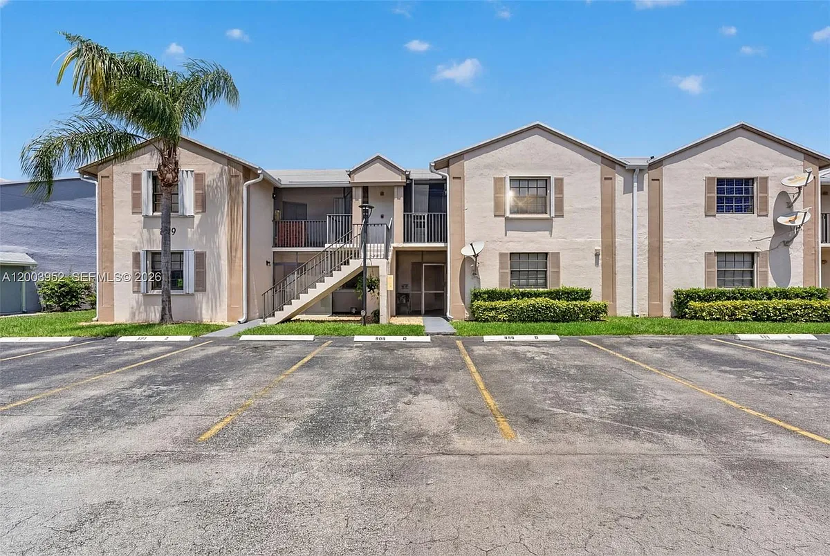 Building Photo - 889 Hamilton Dr #889D