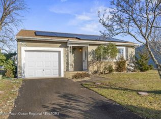 22 Hampshire Rd, Toms River, NJ 08757