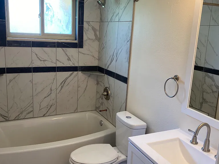 1215 Sunset St — Photo 3