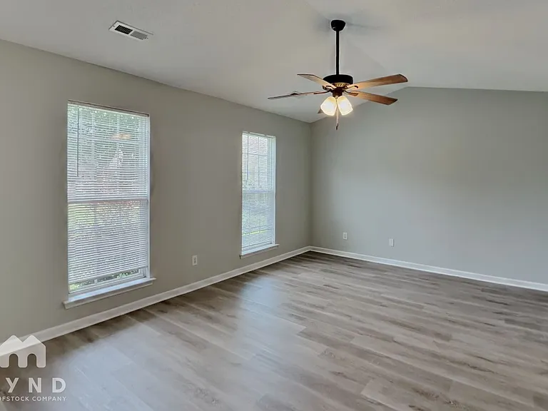 6902 Kentucky Derby Dr — Photo 11