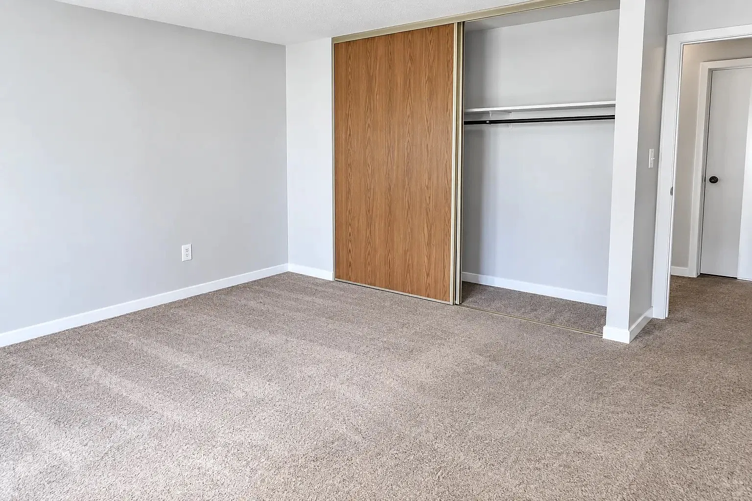Foxwood Apartments — Photo 4